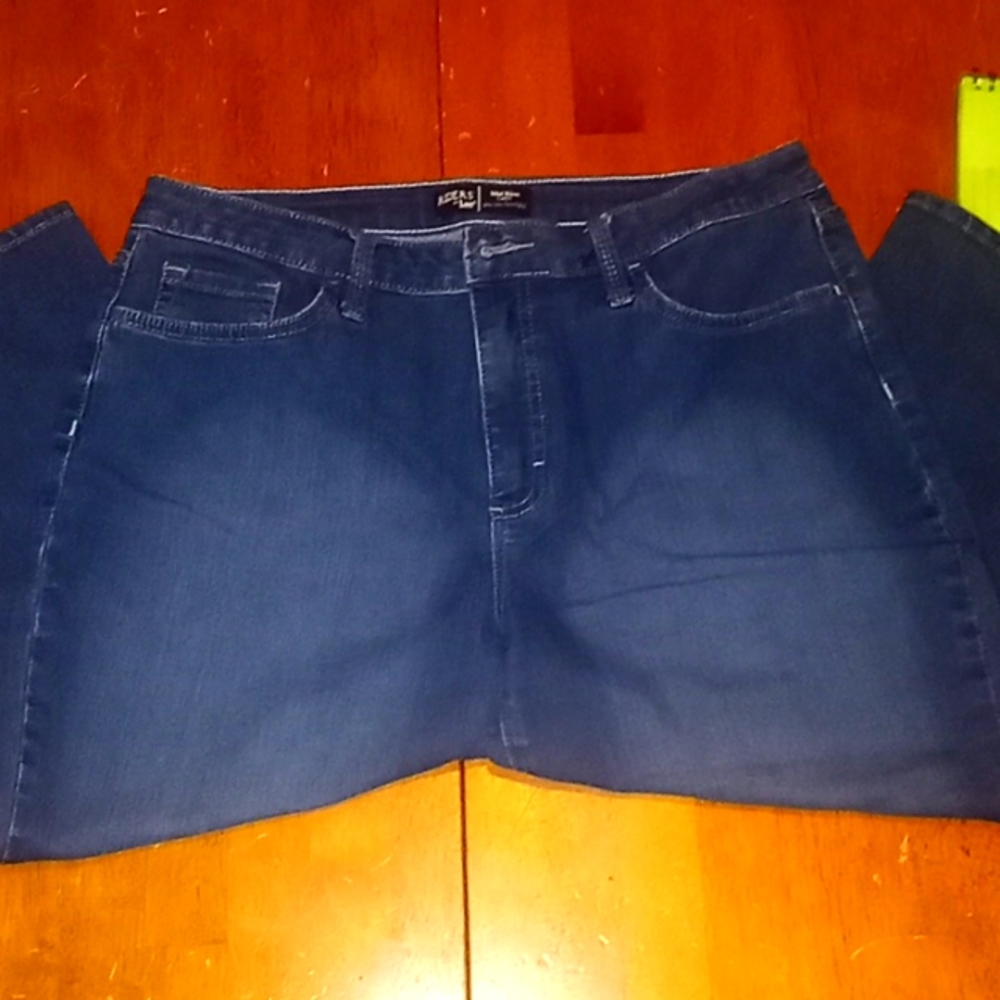 Riders by Lee Mid-Rise Capri Jeans